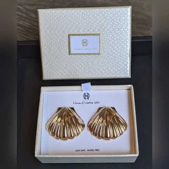 House of Harlow NEW IN BOX *Host Pick* Gold Shell Stud Earrings - Picture 2 of 3